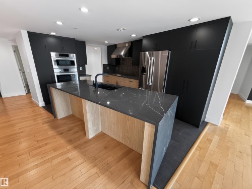#803 10028 119 St Nw, Edmonton, AB - Indoor Photo Showing Kitchen
