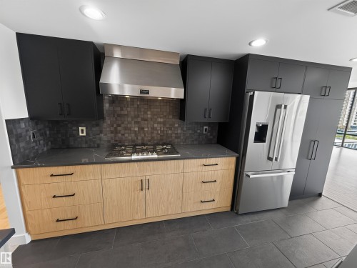 #803 10028 119 St Nw, Edmonton, AB - Indoor Photo Showing Kitchen
