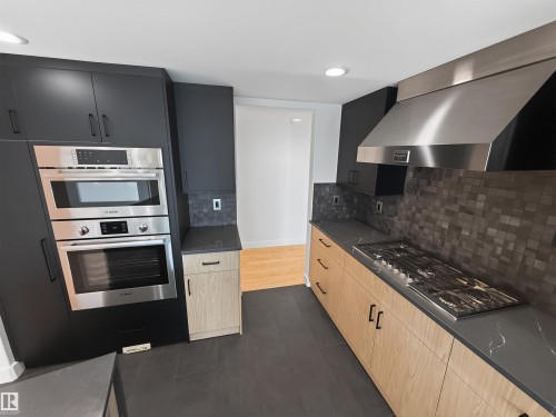 #803 10028 119 St Nw, Edmonton, AB - Indoor Photo Showing Kitchen