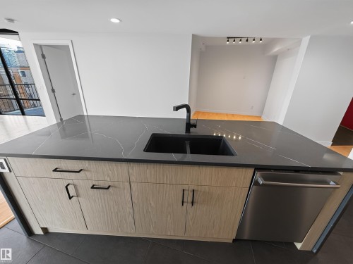 #803 10028 119 St Nw, Edmonton, AB - Indoor Photo Showing Kitchen