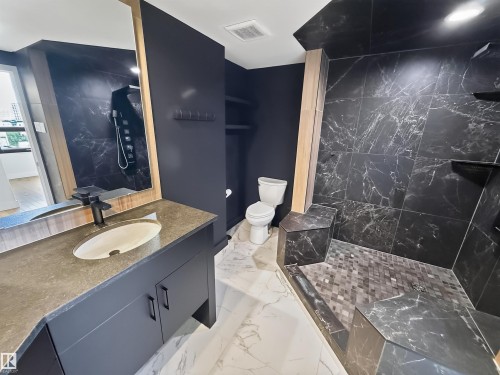 #803 10028 119 St Nw, Edmonton, AB - Indoor Photo Showing Bathroom