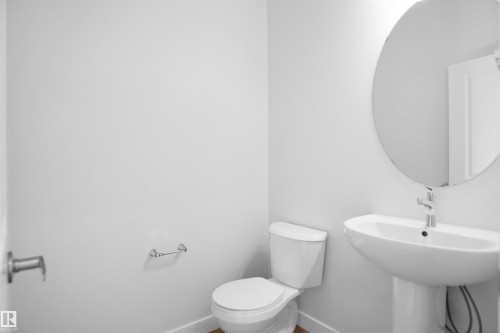 22940 82 Avenue Nw, Edmonton, AB - Indoor Photo Showing Bathroom