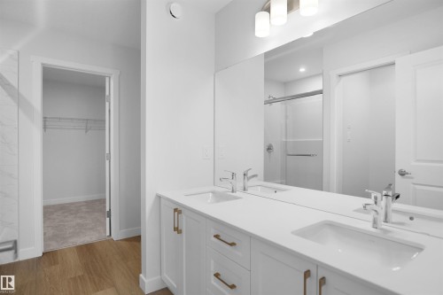 22940 82 Avenue Nw, Edmonton, AB - Indoor Photo Showing Bathroom