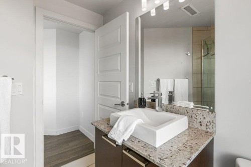 #1102 10388 105 St Nw, Edmonton, AB - Indoor Photo Showing Bathroom