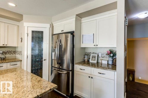 2339 Ware Crescent Nw, Edmonton, AB - Indoor Photo Showing Kitchen