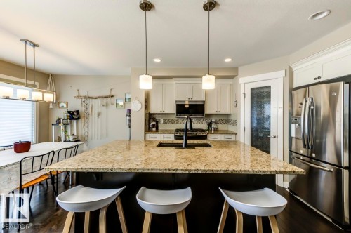 2339 Ware Crescent Nw, Edmonton, AB - Indoor Photo Showing Kitchen With Upgraded Kitchen