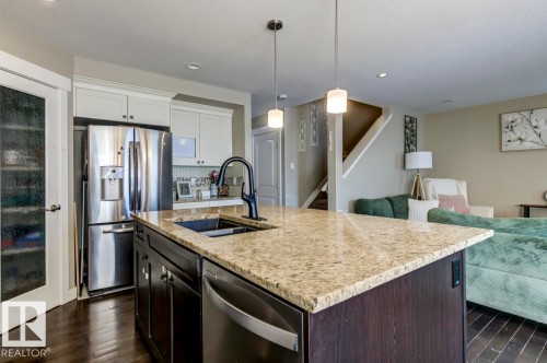 2339 Ware Crescent Nw, Edmonton, AB - Indoor Photo Showing Kitchen With Double Sink With Upgraded Kitchen
