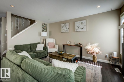 2339 Ware Crescent Nw, Edmonton, AB - Indoor Photo Showing Living Room