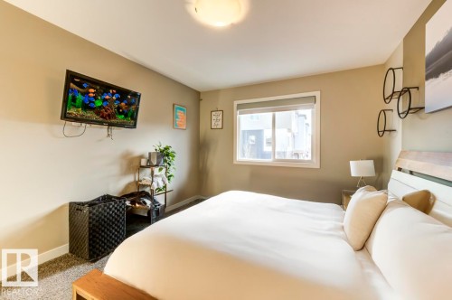 2339 Ware Crescent Nw, Edmonton, AB - Indoor Photo Showing Bedroom