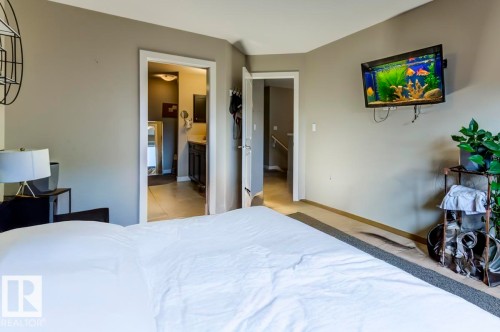 2339 Ware Crescent Nw, Edmonton, AB - Indoor Photo Showing Bedroom