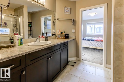 2339 Ware Crescent Nw, Edmonton, AB - Indoor Photo Showing Bathroom