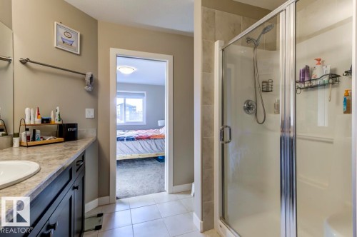 2339 Ware Crescent Nw, Edmonton, AB - Indoor Photo Showing Bathroom