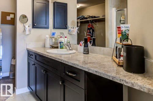 2339 Ware Crescent Nw, Edmonton, AB - Indoor Photo Showing Bathroom