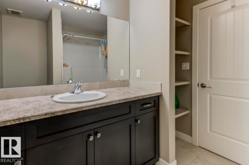 2339 Ware Crescent Nw, Edmonton, AB - Indoor Photo Showing Bathroom