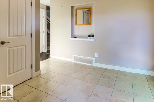 2339 Ware Crescent Nw, Edmonton, AB - Indoor Photo Showing Other Room