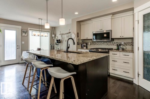2339 Ware Crescent Nw, Edmonton, AB - Indoor Photo Showing Kitchen With Upgraded Kitchen