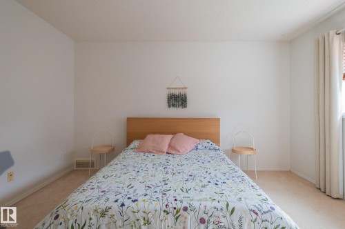 435 Ormsby Road Nw, Edmonton, AB - Indoor Photo Showing Bedroom