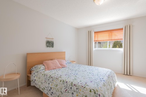 435 Ormsby Road Nw, Edmonton, AB - Indoor Photo Showing Bedroom
