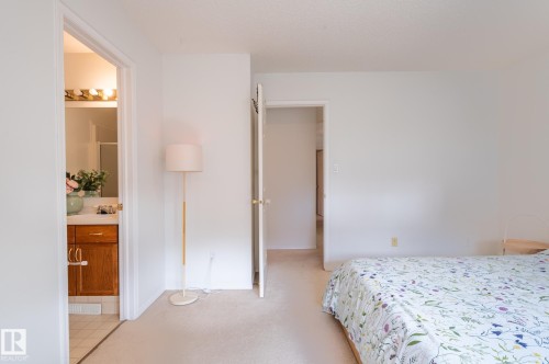 435 Ormsby Road Nw, Edmonton, AB - Indoor Photo Showing Bedroom