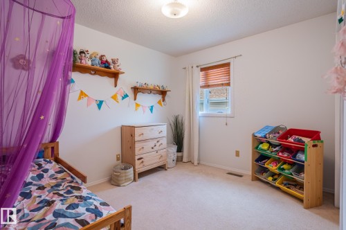 435 Ormsby Road Nw, Edmonton, AB - Indoor Photo Showing Bedroom