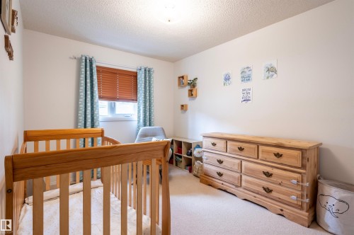 435 Ormsby Road Nw, Edmonton, AB - Indoor Photo Showing Bedroom