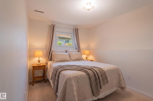 435 Ormsby Road Nw, Edmonton, AB - Indoor Photo Showing Bedroom