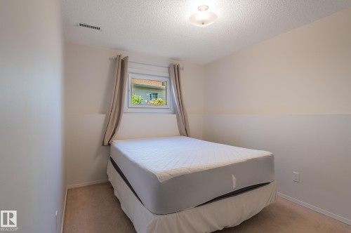 435 Ormsby Road Nw, Edmonton, AB - Indoor Photo Showing Bedroom
