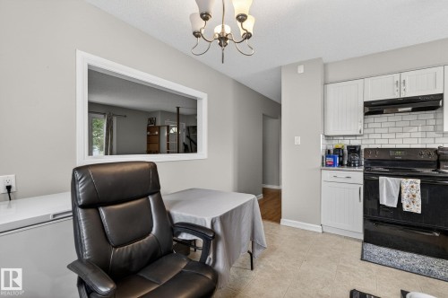 7804 136 Avenue Nw, Edmonton, AB - Indoor Photo Showing Kitchen