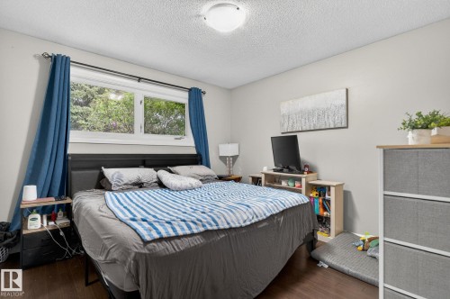 7804 136 Avenue Nw, Edmonton, AB - Indoor Photo Showing Bedroom