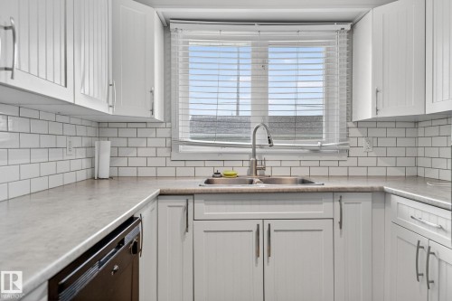 7804 136 Avenue Nw, Edmonton, AB - Indoor Photo Showing Kitchen With Double Sink
