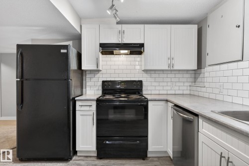 7804 136 Avenue Nw, Edmonton, AB - Indoor Photo Showing Kitchen
