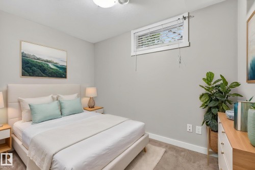 7804 136 Avenue Nw, Edmonton, AB - Indoor Photo Showing Bedroom
