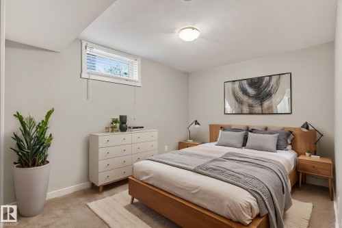 7804 136 Avenue Nw, Edmonton, AB - Indoor Photo Showing Bedroom