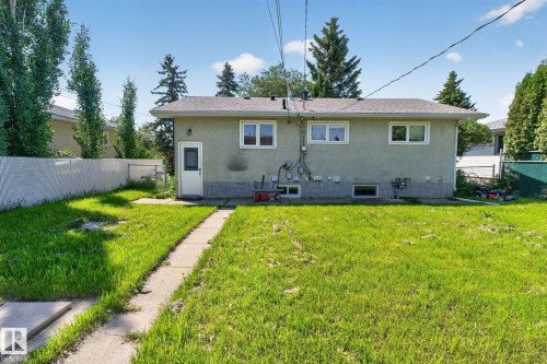 7804 136 Avenue Nw, Edmonton, AB - Outdoor