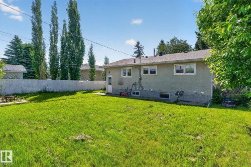 7804 136 Avenue Nw, Edmonton, AB - Outdoor
