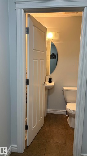 2545 Anderson Way Southwest, Edmonton, AB - Indoor Photo Showing Bathroom