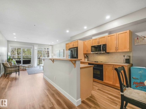 #302 11025 83 Av Nw, Edmonton, AB - Indoor Photo Showing Kitchen