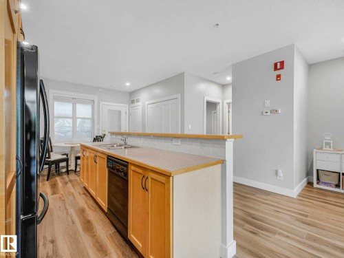 #302 11025 83 Av Nw, Edmonton, AB - Indoor Photo Showing Kitchen