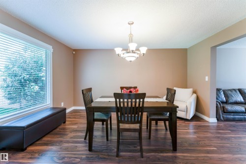 190 Gariepy Crescent Nw, Edmonton, AB - Indoor Photo Showing Dining Room
