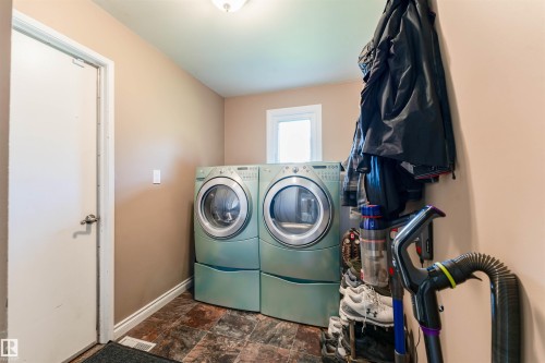 190 Gariepy Crescent Nw, Edmonton, AB - Indoor Photo Showing Laundry Room