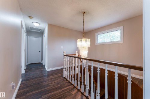 190 Gariepy Crescent Nw, Edmonton, AB - Indoor Photo Showing Other Room