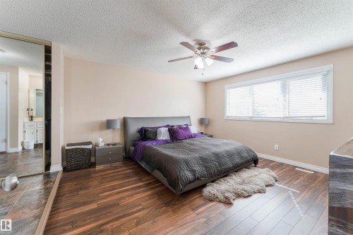 190 Gariepy Crescent Nw, Edmonton, AB - Indoor Photo Showing Bedroom