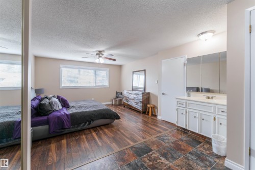 190 Gariepy Crescent Nw, Edmonton, AB - Indoor Photo Showing Bedroom