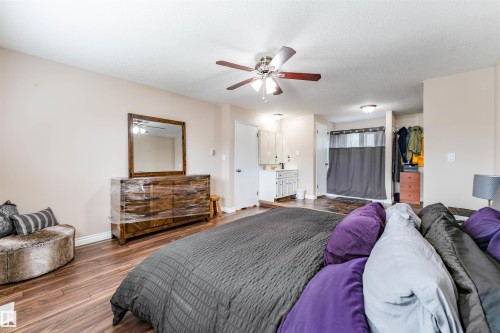 190 Gariepy Crescent Nw, Edmonton, AB - Indoor Photo Showing Bedroom