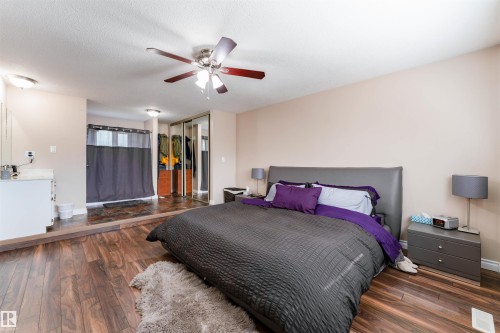 190 Gariepy Crescent Nw, Edmonton, AB - Indoor Photo Showing Bedroom