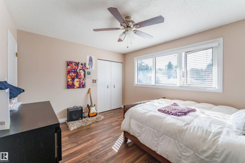 190 Gariepy Crescent Nw, Edmonton, AB - Indoor Photo Showing Bedroom