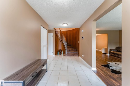 190 Gariepy Crescent Nw, Edmonton, AB - Indoor Photo Showing Other Room