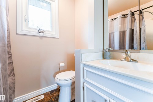 190 Gariepy Crescent Nw, Edmonton, AB - Indoor Photo Showing Bathroom