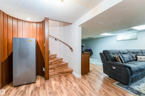 190 Gariepy Crescent Nw, Edmonton, AB - Indoor