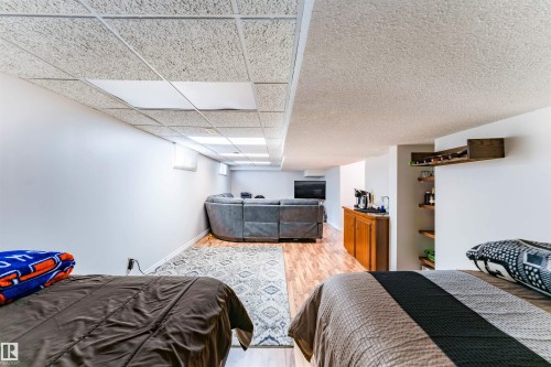 190 Gariepy Crescent Nw, Edmonton, AB - Indoor Photo Showing Bedroom